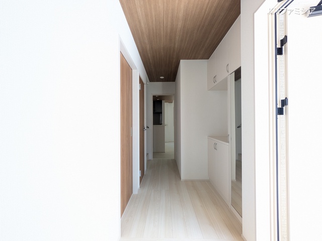 桶川市大字加納の新築戸建て玄関写真 2025年7月31日撮影