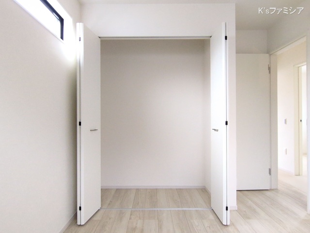 さいたま市岩槻区本丸１丁目の新築戸建て収納(ウォークインクローゼット)写真 2025年10月3日撮影