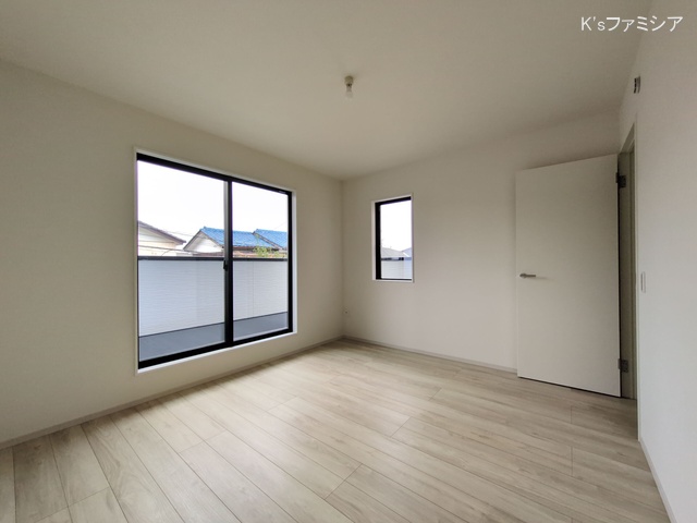 さいたま市岩槻区本丸１丁目の新築戸建て居室メイン写真 2025年10月3日撮影