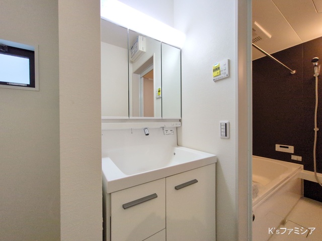 さいたま市岩槻区本丸１丁目の新築戸建て洗面所写真 2025年10月3日撮影