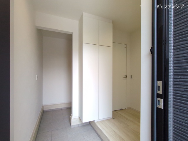 さいたま市岩槻区本丸１丁目の新築戸建て玄関写真 2025年10月3日撮影