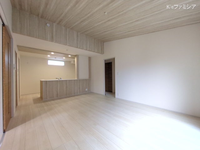 さいたま市緑区大字下山口新田の新築戸建てリビング写真 2025年11月13日撮影