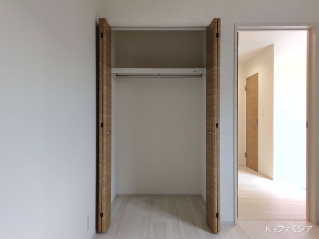 さいたま市緑区大字下山口新田の新築戸建て収納(ウォークインクローゼット)写真 2025年11月13日撮影