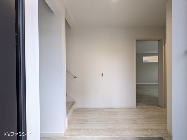 桶川市末広３丁目の新築戸建て玄関写真 2025年10月9日撮影