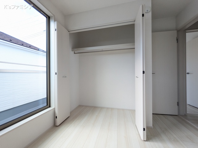 上尾市大字瓦葺の新築戸建て収納(ウォークインクローゼット)写真 2025年11月10日撮影