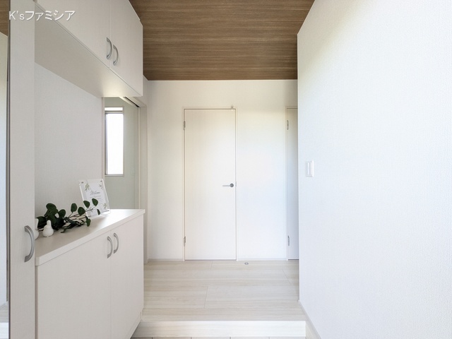 上尾市大字瓦葺の新築戸建て玄関写真 2025年11月10日撮影