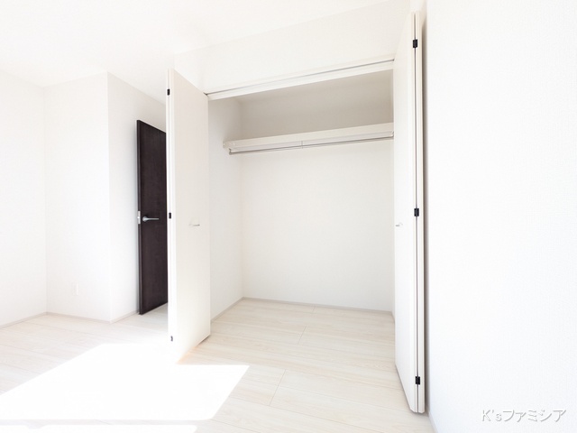 上尾市大字瓦葺の新築戸建て収納(ウォークインクローゼット)写真 2025年11月10日撮影