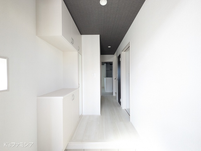 上尾市大字瓦葺の新築戸建て玄関写真 2025年11月10日撮影