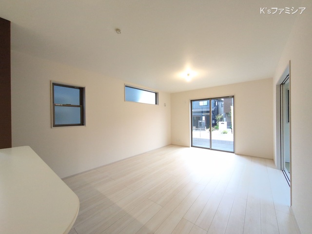 さいたま市岩槻区城町２丁目の新築戸建てリビング写真 2025年10月31日撮影