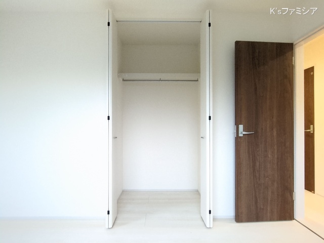 さいたま市岩槻区城町２丁目の新築戸建て収納(ウォークインクローゼット)写真 2025年10月31日撮影