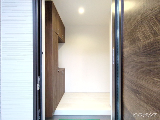 さいたま市岩槻区城町２丁目の新築戸建て玄関写真 2025年10月31日撮影