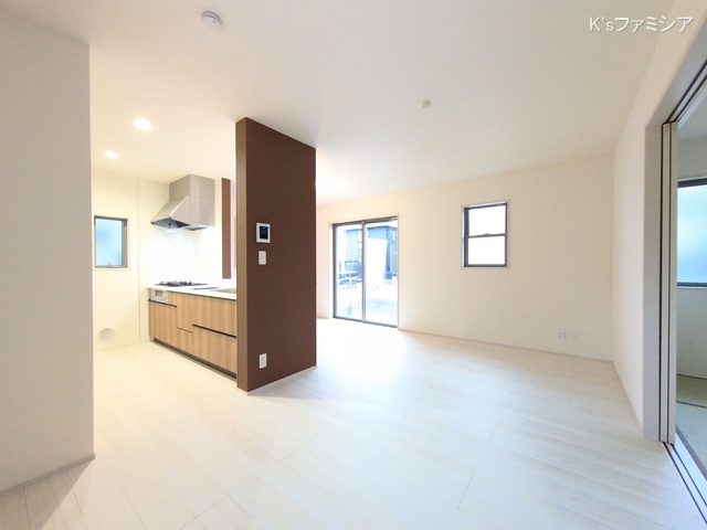 さいたま市岩槻区城町２丁目の新築戸建てリビング写真 2025年10月31日撮影