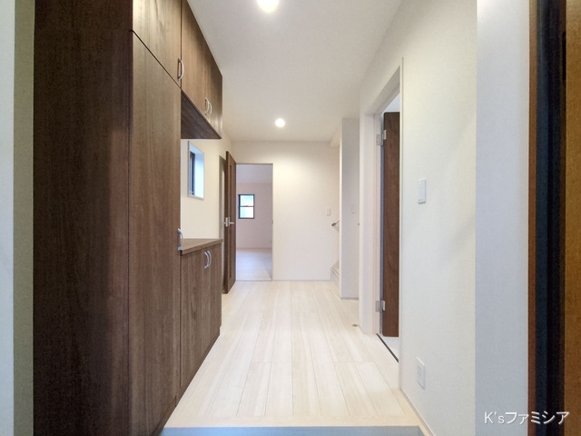 さいたま市岩槻区城町２丁目の新築戸建て玄関写真 2025年10月31日撮影