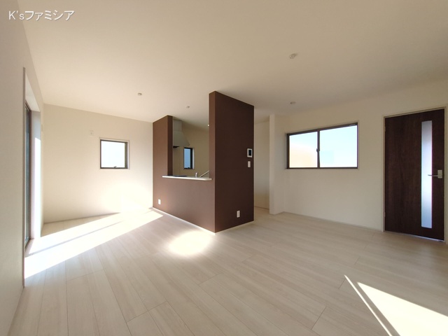 さいたま市岩槻区西原台２丁目の新築戸建てリビング写真 2025年11月27日撮影