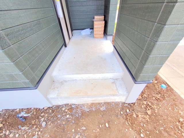 北足立郡伊奈町内宿台５丁目の新築戸建て外構写真 2025年10月27日撮影