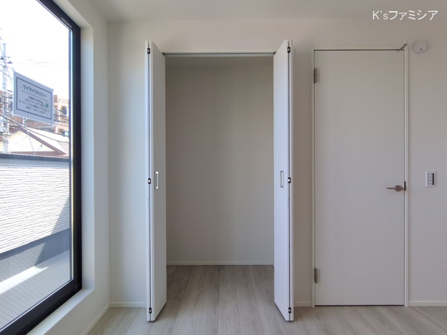 さいたま市緑区太田窪１丁目の新築戸建て収納(ウォークインクローゼット)写真 2025年10月2日撮影